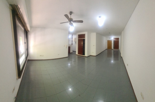 Salguero Al 500 Y Av. Corrientes, Almagro. Primer Piso Por Escalera. Al Frente. 2 Ambientes. Superficie Total Y Cubierta 64 M2. Impecable Estado. Apto Crédito. Apto Profesional