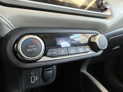Nissan Versa 1.6 Exclusive Navi At