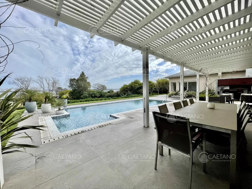 Venta De Casa De 4 Dormitorios En Laguna Del Sauce, Exclusivo Barrio Privado
