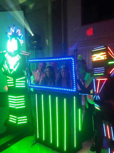 Imagen 5 de 5 de Robot Led. Show Luminico Coreografico 15 Años Casam. Eventos