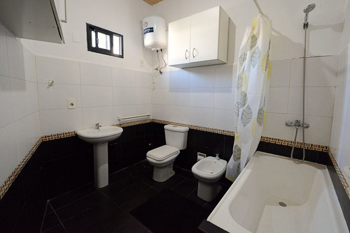 Venta Casa 2 Dormitorios - Lezica - Jardin