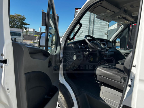 Iveco Daily 35s14 Ano 2015 Com Baú De 3,90 Mt