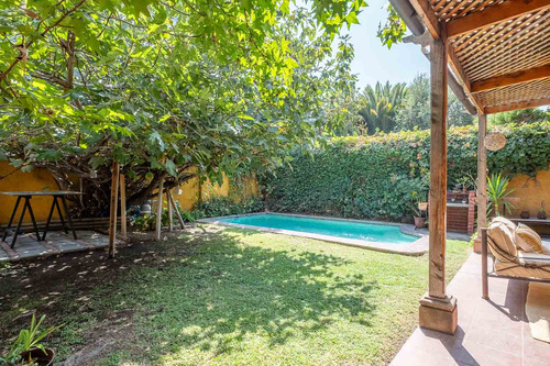 Sector Residencial: Jardín, Piscina Y Gran Conectividad