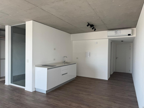 Departamento 2 Ambientes Amplios Con Posibilidad De División Piso Alto En Quartier Del Bajo