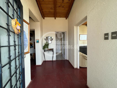 Casa En Venta De 5 Dorm. En Santo Domingo