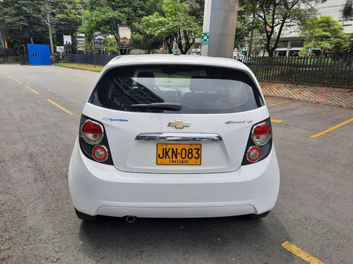 Imagen 5 de 14 de Chevrolet Sonic Lt Hach Back M/t 1.6