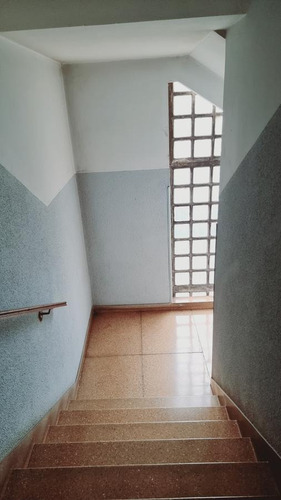 Imagen 2 de 12 de Departamento En Venta De 3 Ambientes De Parque Avellaneda