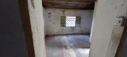 Imagen 2 de 11 de Casa A Refaccionar Sobre Lote En Esquina - Los Hornos