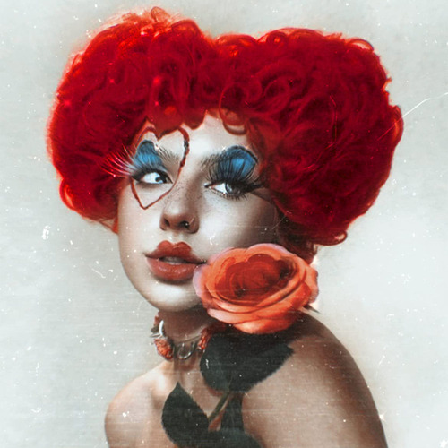 . . Peluca Corta De Cosplay De Reina Roja Con Forma De