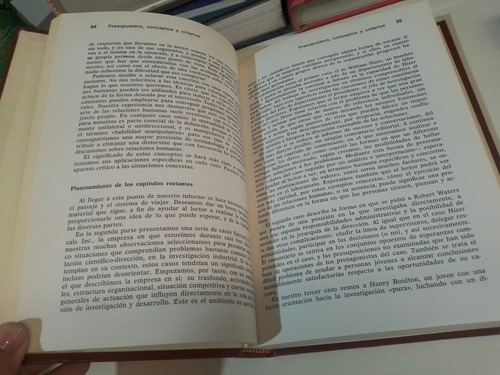 Ejecutivos Y Científicos - Ralph M. Hower / Charles D. Orth (Usado)