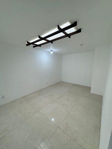 Casa Con Uso De Suelo Comercial De 290m2 En División Del Norte
