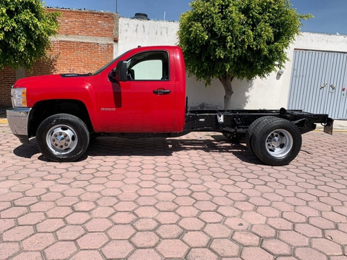 Imagen 4 de 12 de Chevrolet Silverado 2013 6.0 3500 Chasis Cabina Wt Aa Mt