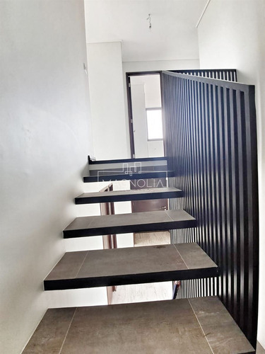 Casa En Venta De 3 Dorm. 4 Baños Más Escritorio, En Concón