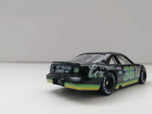 Racing Collectables #36 Kenny Wallace 1:64 Negro (Usado)
