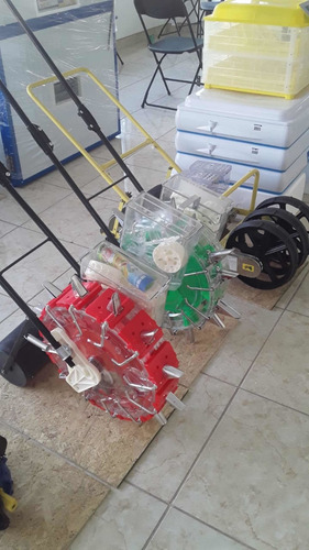 Imagen 2 de 5 de Sembradora De Maiz