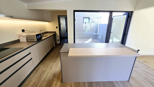 Solo 1,5% Comisión: Recién Remodelada Con Amplios Espacios