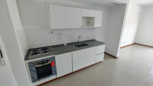 Departamento 2 Ambientes En Pb Con Jardín, Parrilla Y Cochera, Seguridad 24hs, Amenities, Alquiler Vigente