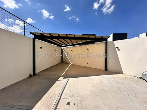 Venta - Casa En Esquina Con 3 Recámaras Y Terreno Excedente, El Mirador | Rahqro