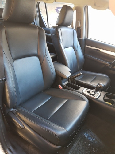 Toyota Hilux 2.8 Cd Srx 177cv 4x4 At 2017