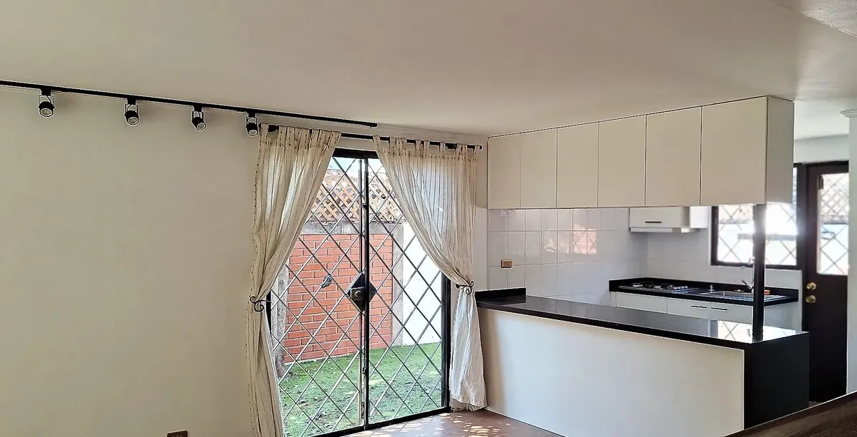 Imagen 3 de 16 de Se Vende Casa En Vitacura - Oportunidad Para Inversión