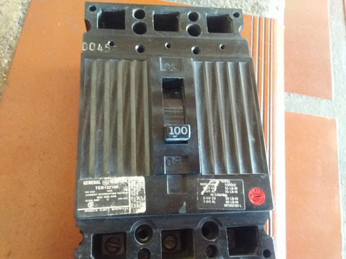 Breaker General Electric. Modelo Teb. 3x100 Amp.