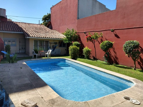 Imagen 17 de 17 de Excelente Chalet - Reciclada. Pileta Y Parrrilla