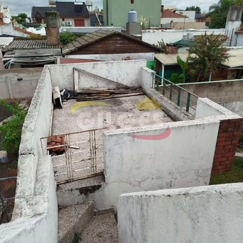 Venta De Casa 5 Amb. En Ramos Mejia Con Fdo. Con Quincho