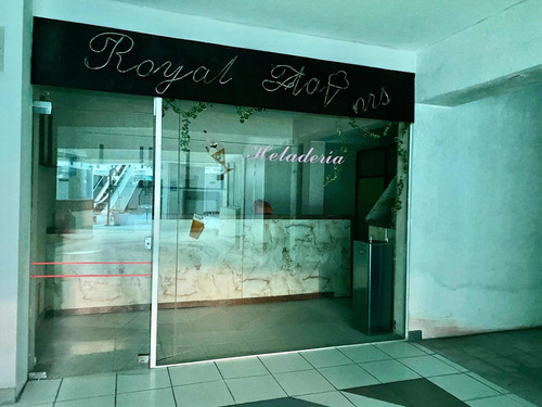 Punta Del Este, Dos Locales Internos En Galeria Calle 24