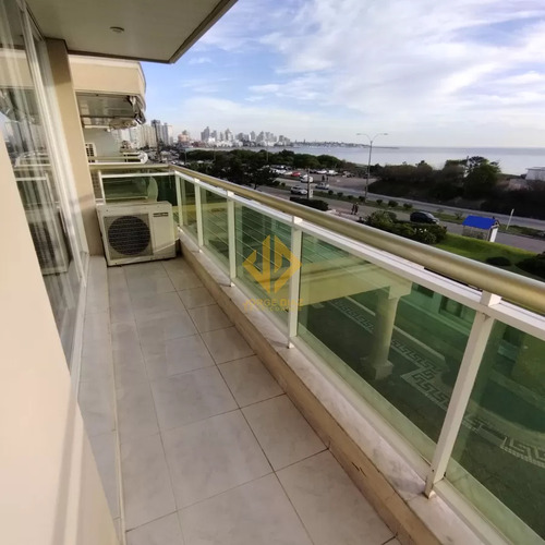 La Vista Desde El Balcón Y Desde La Habitación Principal Es Inmejorable