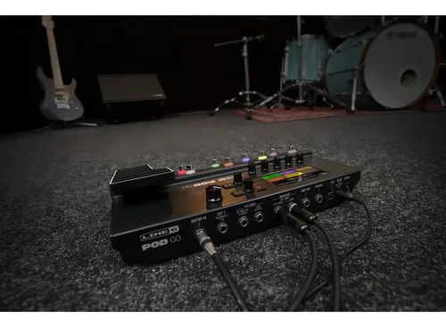 Pedal de Multi-Efeitos Line 6 POD Go para Guitarra e Baixo com 306