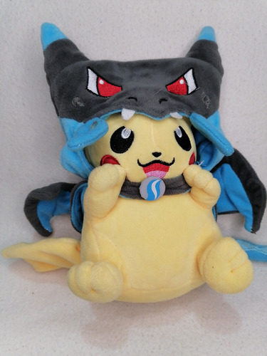 Peluche Pikachu Mega Charizard Pokemon 20cm.. 