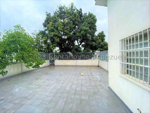 Casa En Venta En La Florida Caracas 2 Niveles Terraza Vista Al Avila