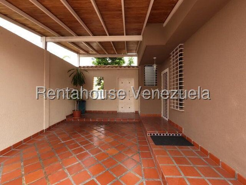 Dennymar, Alquila Espectacular Casa En La Av Intercomunal Cabudare, Amoblada Con Agradables Espacios, Con Todos Los Servicios Basicos Operativos Concepto Abierto B5a10919