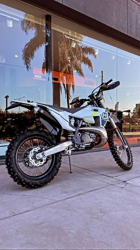 Imagen 17 de 25 de Husqvarna Te 300 I 2022 0km Stock Fisico Enduro