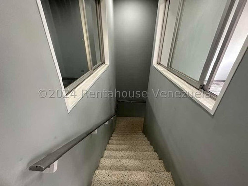 Qta. Galpón O Local En Venta Boleíta Sur #25-4215 Wendy Hoyer