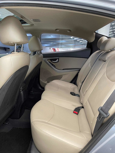Imagen 7 de 12 de Hyundai Elantra 2015 1.8 Limited Tech At