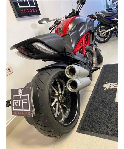 Imagem 8 de 11 de Ducati Diavel Carbon