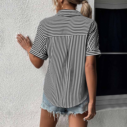 Camiseta De Algodón De Manga Corta A Rayas Con Cuello Vuelto