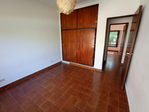 Casa - Parada 12 De Funes