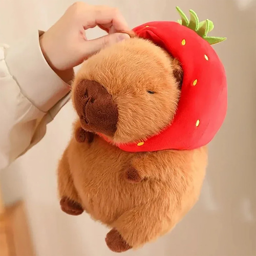 Bonito Peluche De Capibara Con Forma De Fresa