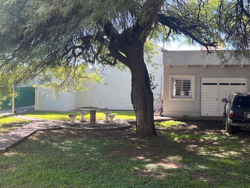 Casa De Categoria A La Venta En Villa Belgrano Sobre Neper