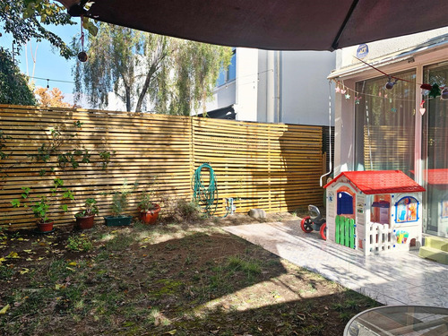 Casa En Arriendo De 4 Dorm. En Las Condes