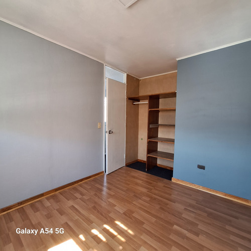 Se Vende Cómoda Casa 2 Pisos/3d/1b/ Amplio Patio Y 3 Est.