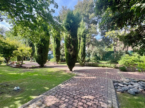 En Medio De Naturaleza Y Cercano A Clínica Las Condes