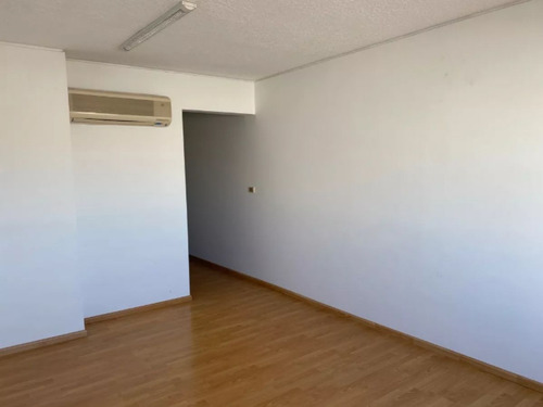 Imagen 5 de 10 de Moderna Oficina En Torre De Los Profesionales. Alquiler. Centro
