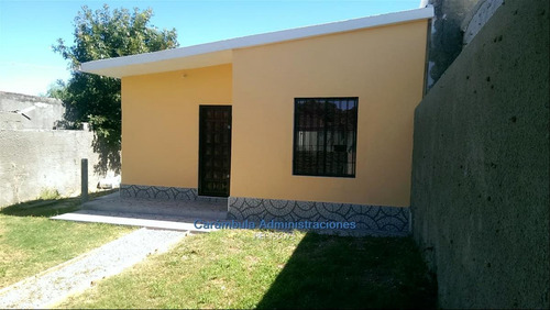 Casa Al Fondo Con Entrada Para Auto. A Cuadras De Shopping