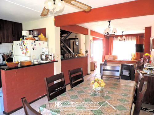 Venta Casa 3 Dormitorios 2 Baños Garage Jardin Y Fondo Verde