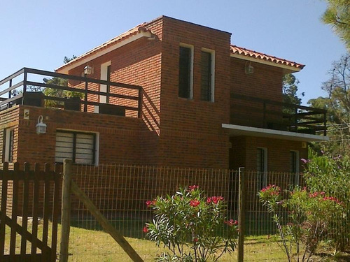 Duplex De Ladrillo En Barrio  Portales 