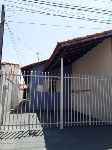 Casa 3 Quartos, Um Banheiro E 2 Vagas De Garagem