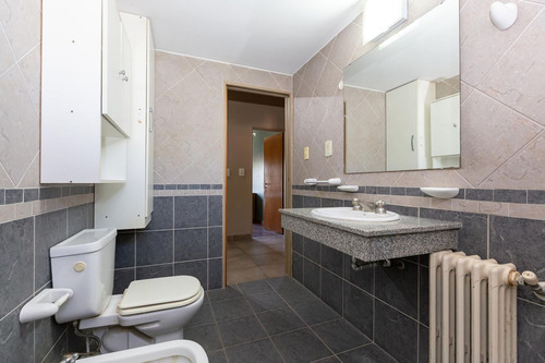 Casa 5 Amb Venta En Tesei Quincho Jardin Excelente